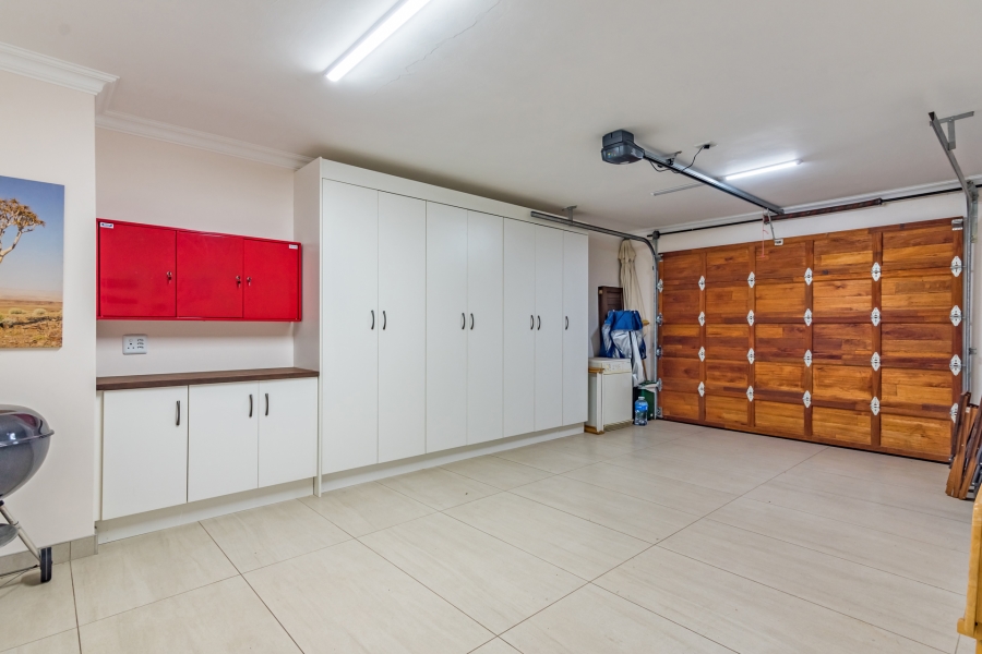 5 Bedroom Property for Sale in Club Milos Estate Free State